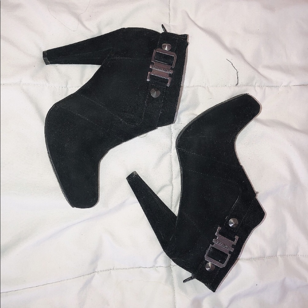 Guess Heeled Ankle Boots ✨